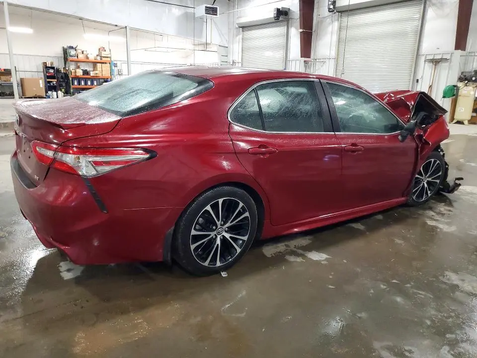 2018 TOYOTA CAMRY SE  