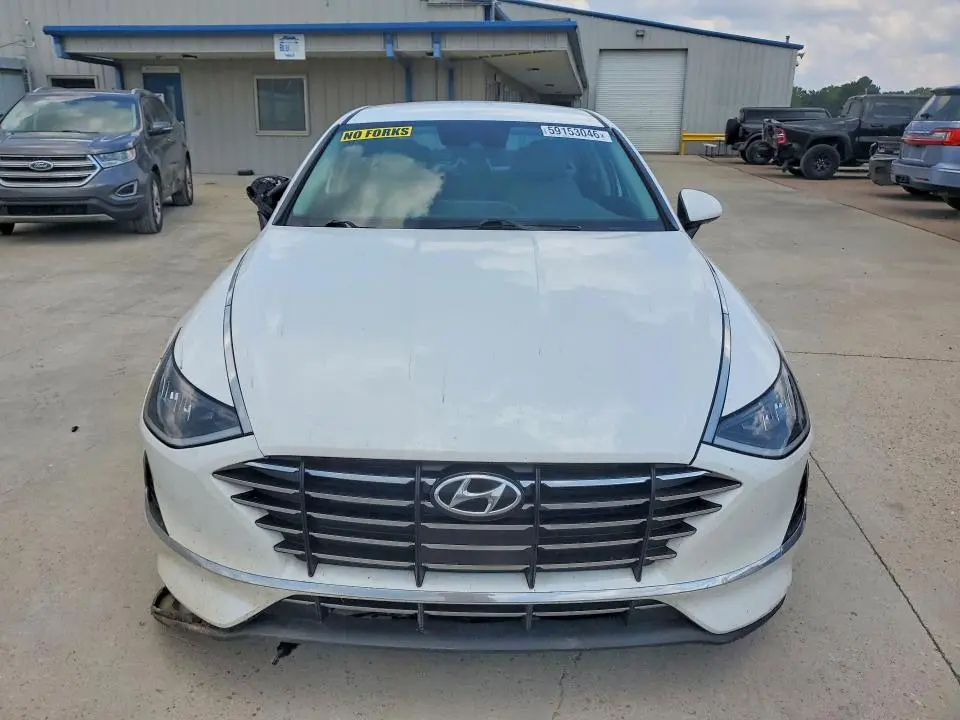 2022 HYUNDAI SONATA SE  