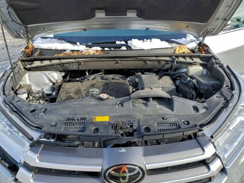 2018 TOYOTA HIGHLANDER LE  