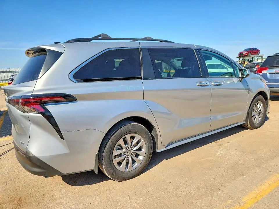 2025 TOYOTA SIENNA XLE 8-PASSENGER  