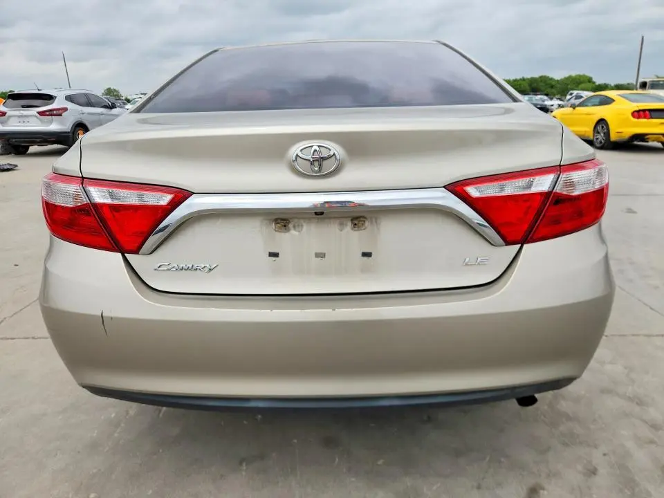 2016 TOYOTA CAMRY LE  