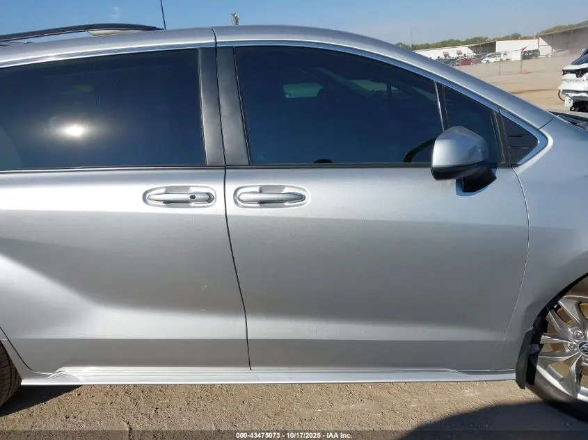 2022 TOYOTA SIENNA LE