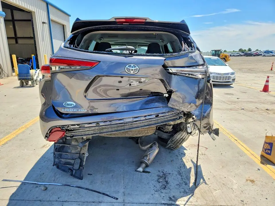 2021 TOYOTA HIGHLANDER XLE  