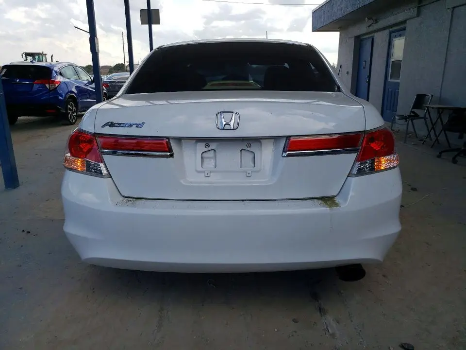 2011 HONDA ACCORD LX  