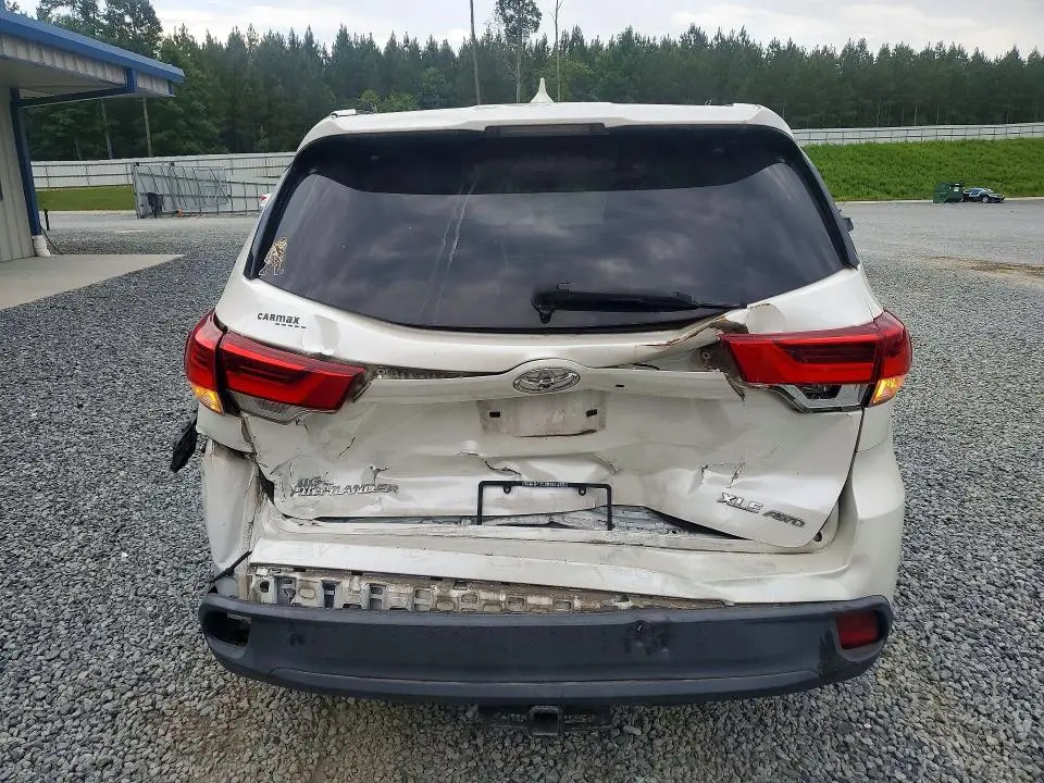 2018 TOYOTA HIGHLANDER XLE  