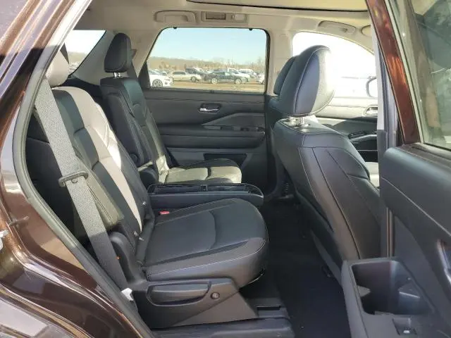 2022 NISSAN PATHFINDER SL  