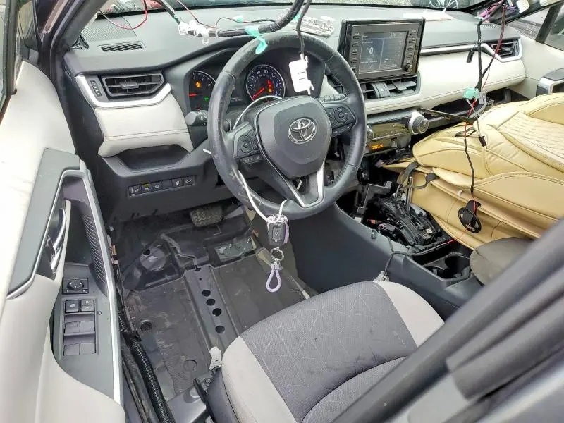 2019 TOYOTA RAV4 XLE  