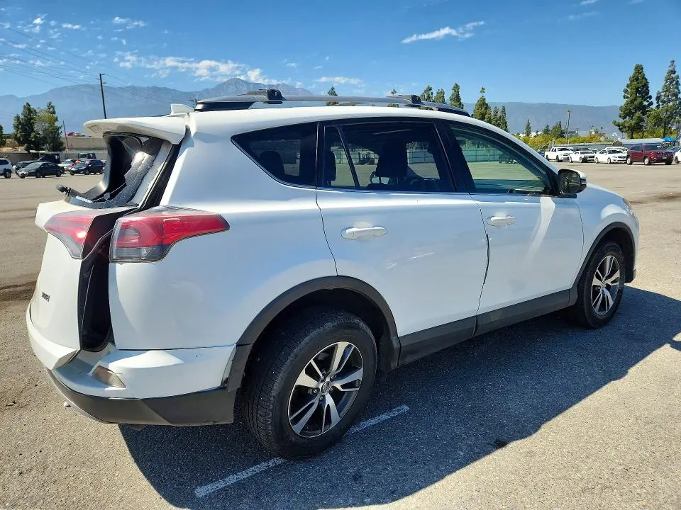 2017 TOYOTA RAV4 XLE  