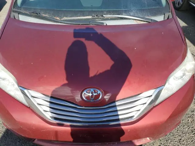 2015 TOYOTA SIENNA XLE  