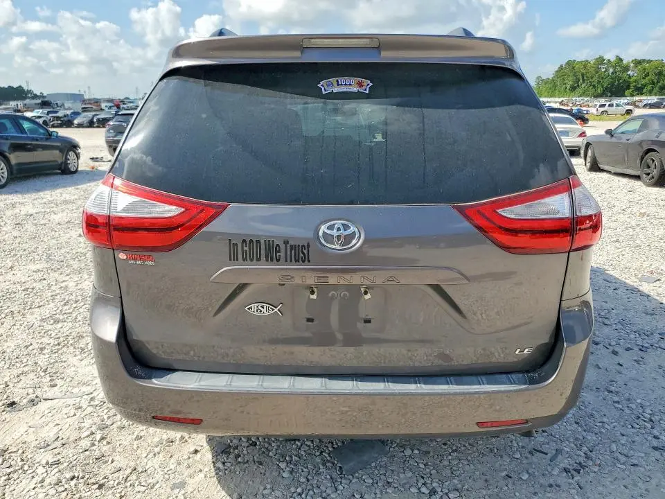 2017 TOYOTA SIENNA LE  