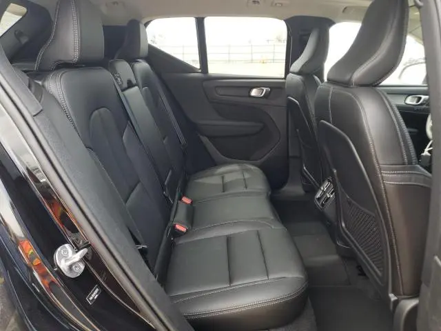 2024 VOLVO XC40 PLUS  