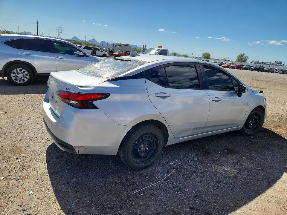 2022 NISSAN VERSA SV  