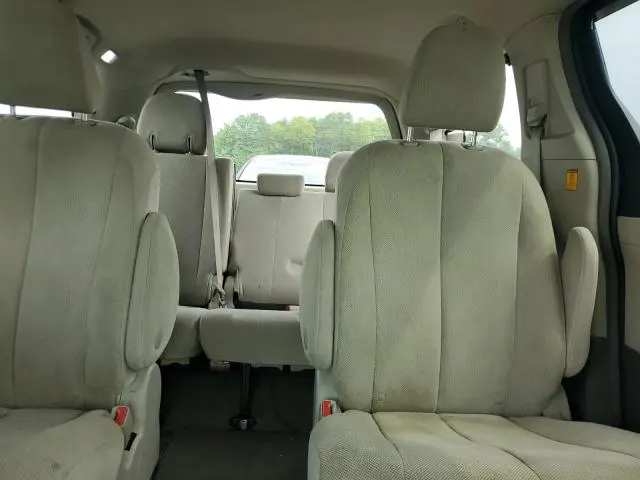 2011 TOYOTA SIENNA   