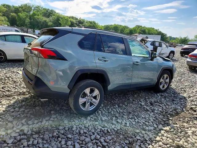 2022 TOYOTA RAV4 XLE  