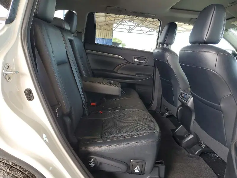 2018 TOYOTA HIGHLANDER LIMITED  