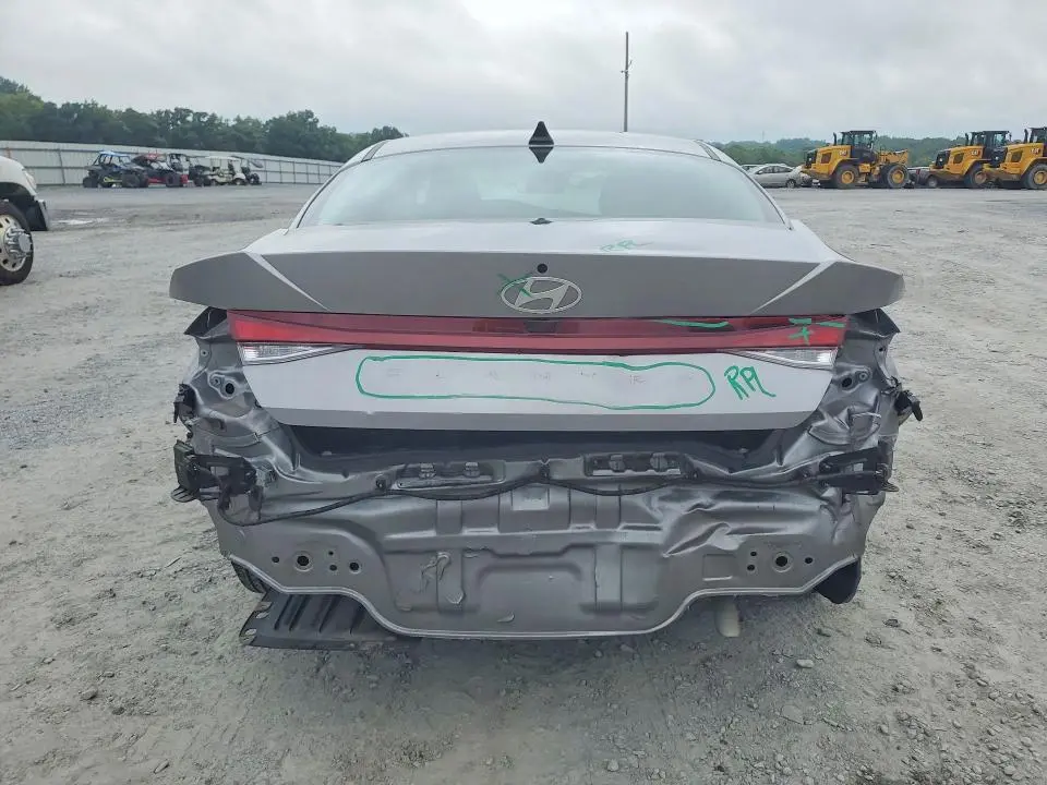 2025 HYUNDAI ELANTRA SE  