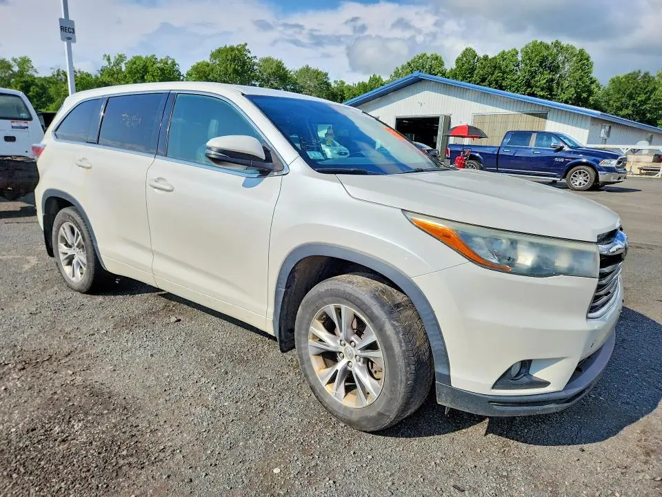 2015 TOYOTA HIGHLANDER LE PLUS  