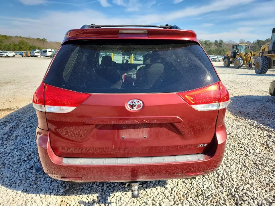 2011 TOYOTA SIENNA XLE  