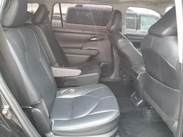2020 TOYOTA HIGHLANDER XLE  