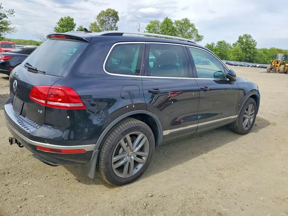 2016 VOLKSWAGEN TOUAREG SPORT  