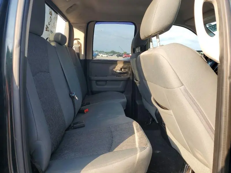 2016 RAM 1500 SLT  
