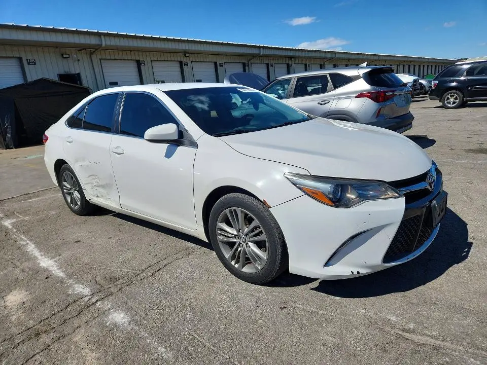 2015 TOYOTA CAMRY SE  