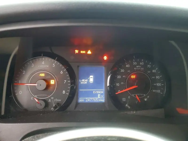 2017 TOYOTA SIENNA LE  