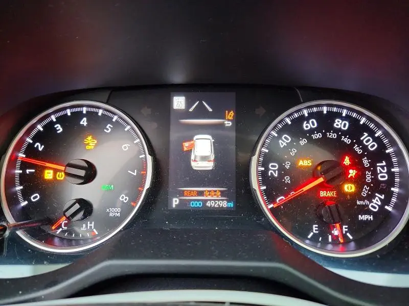 2021 TOYOTA RAV4 XLE  