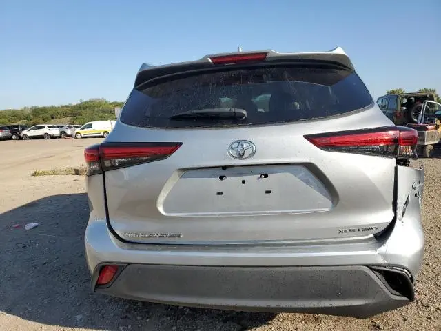 2021 TOYOTA HIGHLANDER XLE  