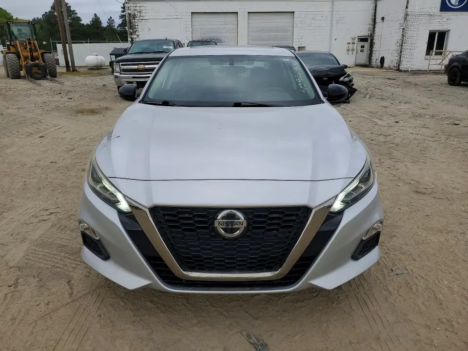 2019 NISSAN ALTIMA SR  