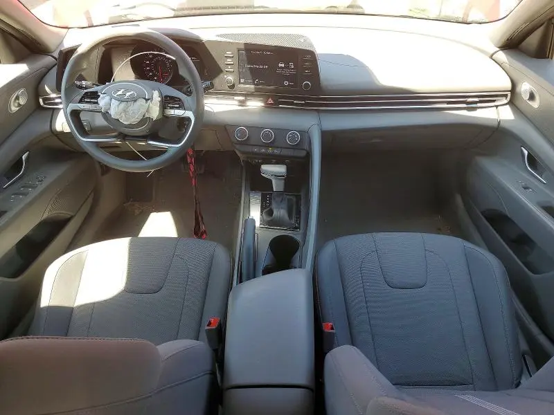 2022 HYUNDAI ELANTRA SE  