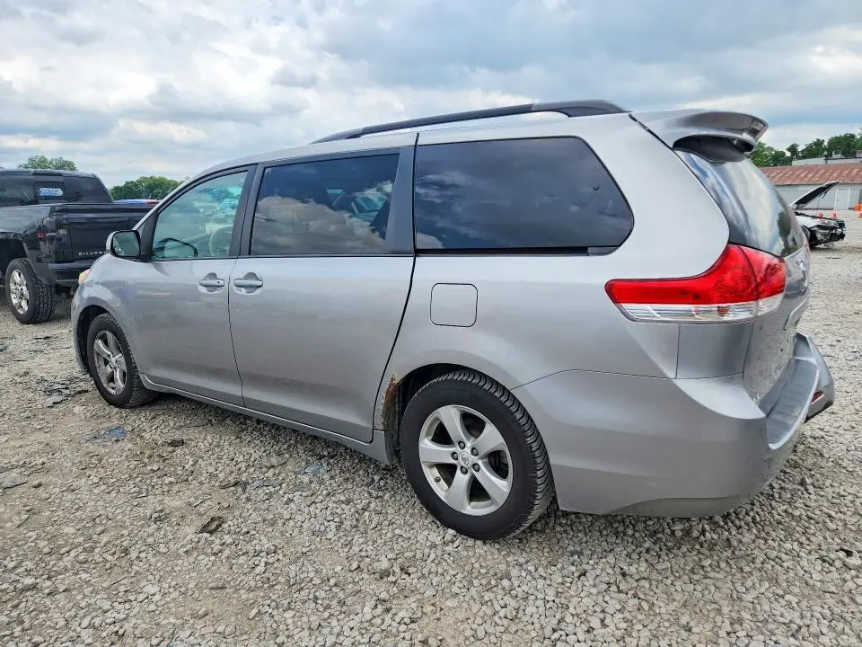 2012 TOYOTA SIENNA LE  