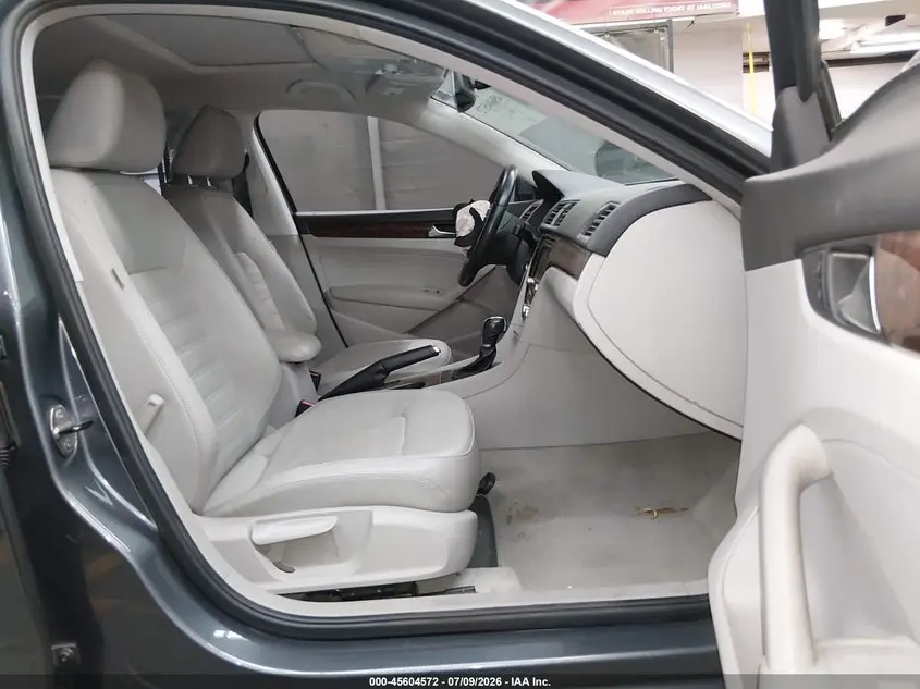 2013 VOLKSWAGEN PASSAT 2.5L SEL
