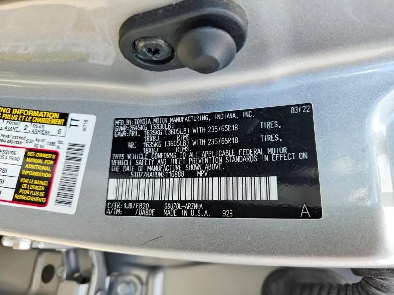 2022 TOYOTA HIGHLANDER LE  