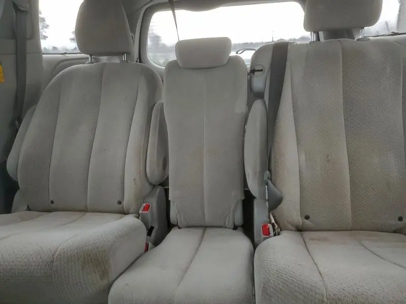 2014 TOYOTA SIENNA LE  