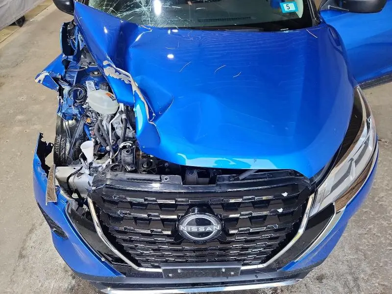 2024 NISSAN KICKS S  