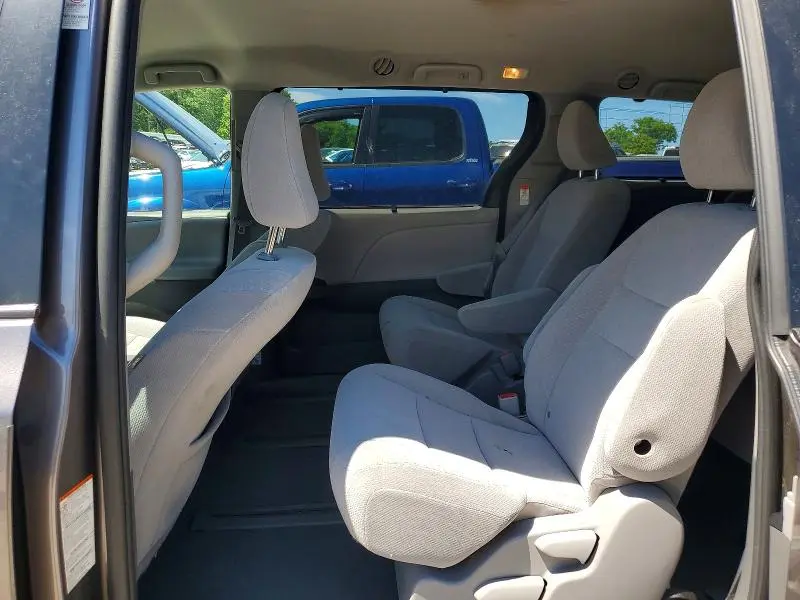 2020 TOYOTA SIENNA LE  