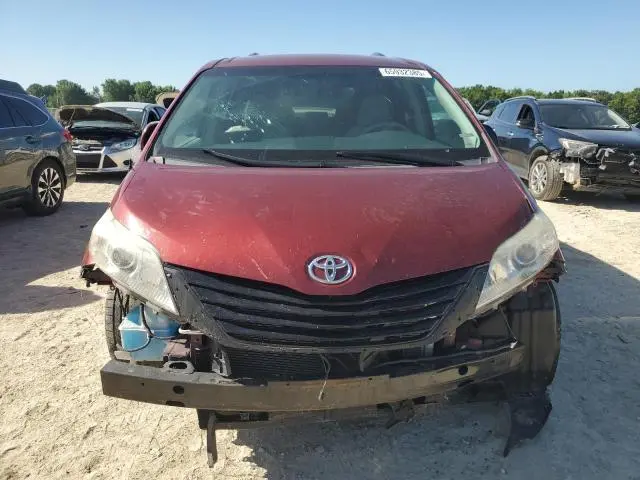 2013 TOYOTA SIENNA LE  