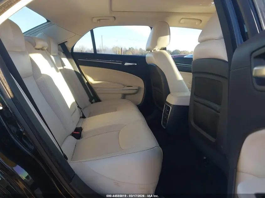 2016 CHRYSLER 300C  
