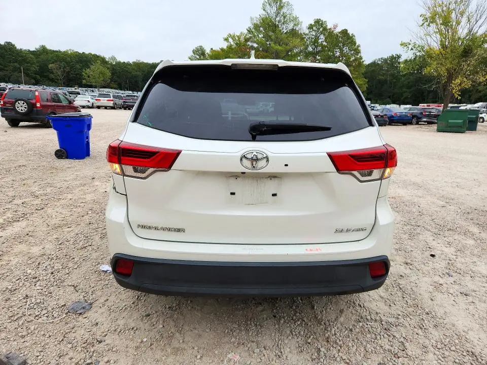 2018 TOYOTA HIGHLANDER XLE  