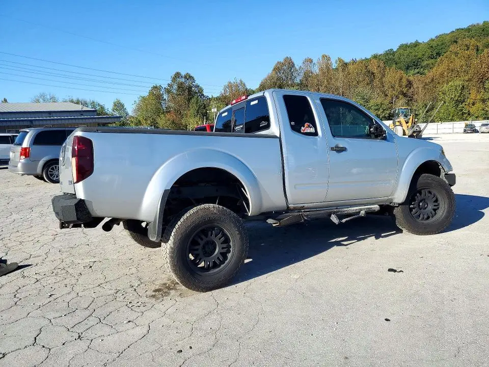 2011 NISSAN FRONTIER SV V6  