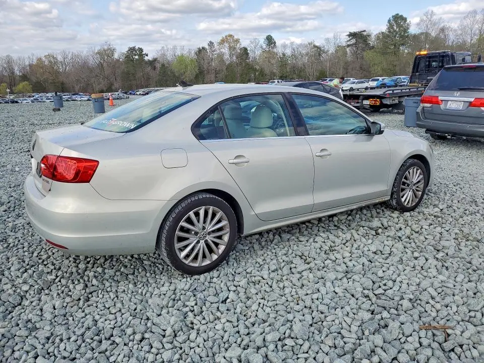 2011 VOLKSWAGEN JETTA SEL  