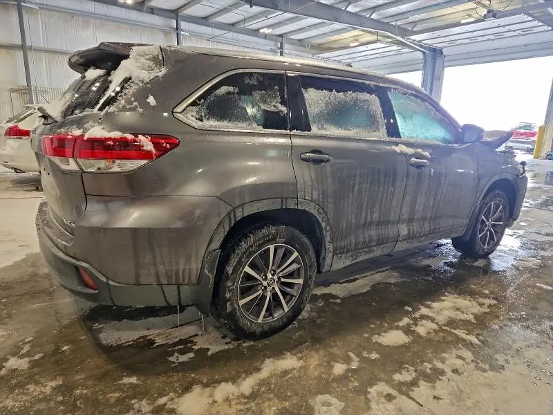 2019 TOYOTA HIGHLANDER SE  