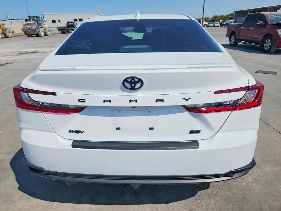 2025 TOYOTA CAMRY SE  