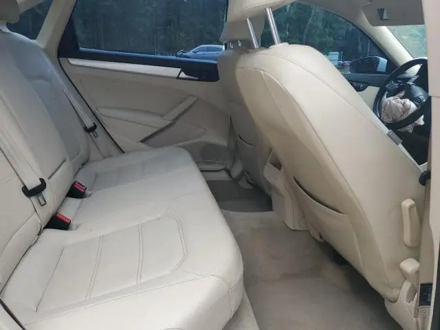 2012 VOLKSWAGEN PASSAT SE