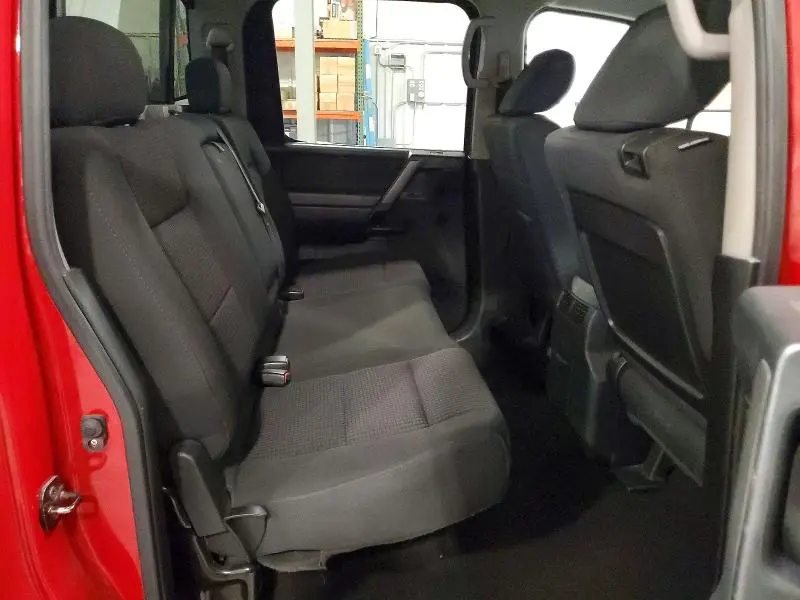 2010 NISSAN TITAN SE  