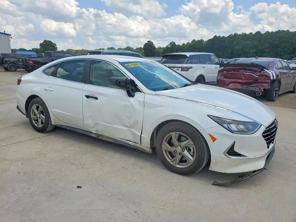 2022 HYUNDAI SONATA SE  