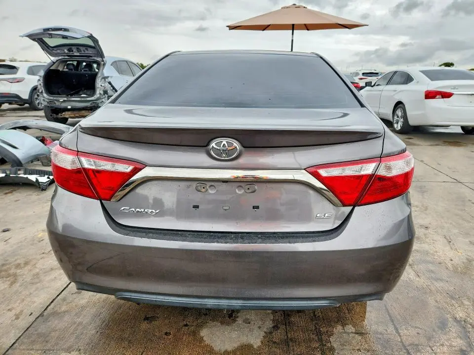 2017 TOYOTA CAMRY SE  