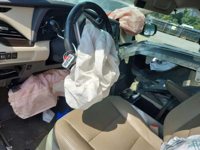 2020 TOYOTA SIENNA XLE PREMIUM 8-PASSENGER  