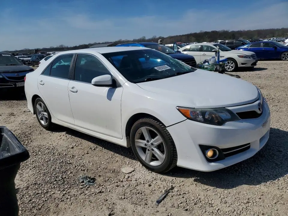 2014 TOYOTA CAMRY SE  